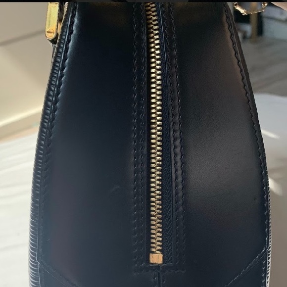 Louis Vuitton Sablons Epi - Picture 8 of 16